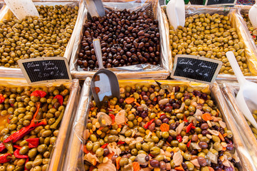 Oliven auf einem französischen Markt