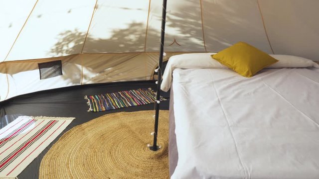 Interior de tienda de Glamping