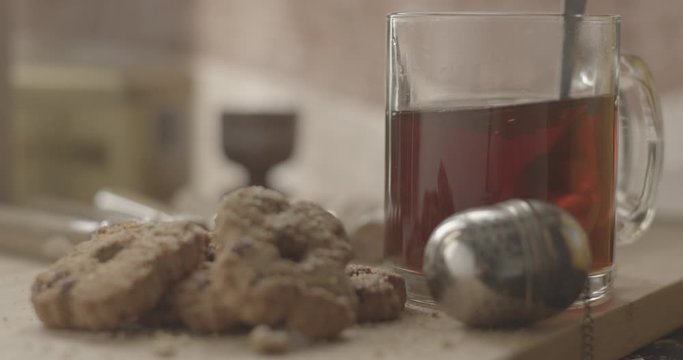 colazione t&egrave; biscotti marmellata fette biscottate