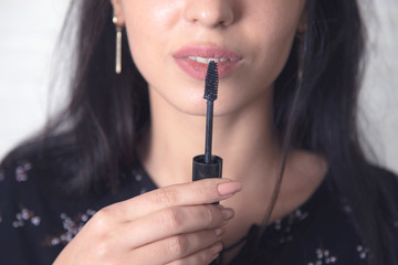 Fototapeta premium woman hand Mascara