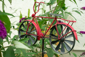 Fahrradmodell im Garten - Gartendekoration