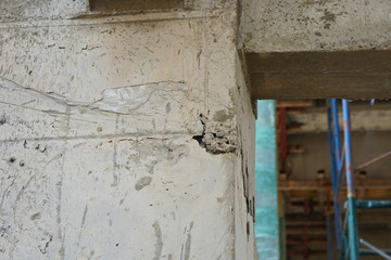 The hole or gap on the surface of the concrete post is caused by uneven cement. Problems that are most common in building construction
