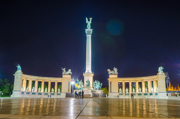 Fototapeta na wymiar Monument on the Heroes Square at night in Budapest, Hungary.