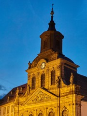 Fototapeta na wymiar Spitalkirche bei Nacht Innenstadt Bayreuth - Blaue Stunde 2 