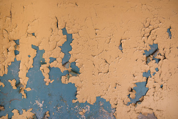 walll with peeling paint