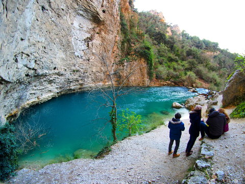 fontaine de vaucluse, parc national du lub&eacute;ron dans le vaucluse