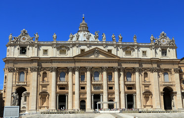 Fototapeta na wymiar St. Peter's Basilica, historic building in the vatican