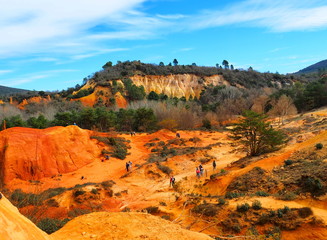 Le Colorado provençal ou ocres de Rustrel, parc national du lubéron dans le vaucluse