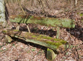 Verwitterte Holzbank