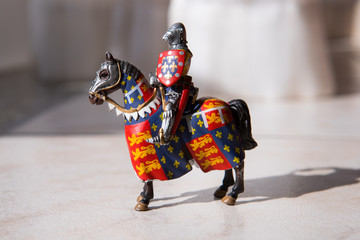 Naklejka premium Isolated miniature knight on a horse 
