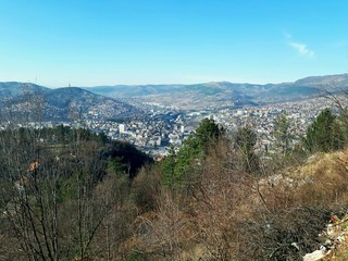 Fototapeta na wymiar City view in early spring from a mountain 