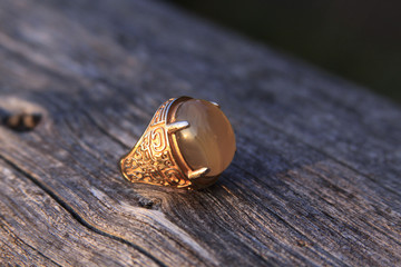 Muslim men aqeeq mood ring with agate gemstone on wood