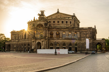 Obraz premium Famous opera house Semperoper in Dresden during sunset