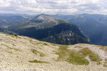 Fototapeta na wymiar Trail from Prekorets peak to Kupen peak, Rila Mountain, Bulgaria