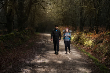 Obraz premium a couple of pilgrims doing the Camino de Santiago walking and talking