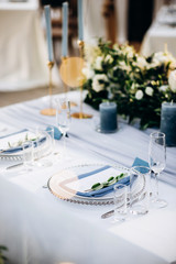 Beeautiful wedding table decoration and decor in blue style