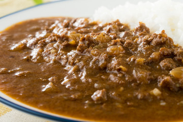 ピリッとスパイシーな、トマトキーマカレー