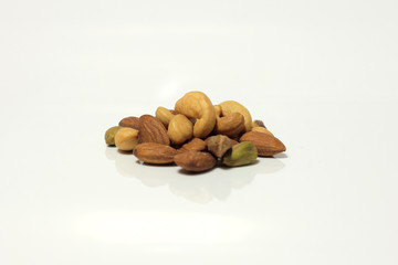 Fototapeta na wymiar Dry Mixed nuts and Nuts Pile isolated in a white background.selective focus.