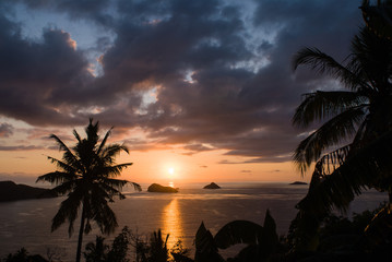 Naklejka na ściany i meble Couché de soleil depuis Grande Terre à Mayotte.