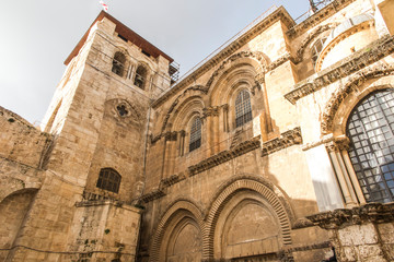 Fototapeta na wymiar Facade of the Basilica of the Holy Sepulcher in Jerusalem, with a ladder immobilized years ago, which should not be taken.