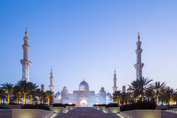 Fototapeta na wymiar Abu Dhabi, UAE - May 2015: Exterior photo of the amazing Sheikh Zayed Grand Mosque; Currently the third largest mosque in the world after Mecca & Medina