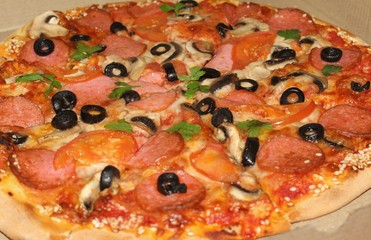 thin pizza with olives and sausages