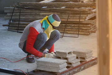 Welders do not have welding safety, sets are not standardized.