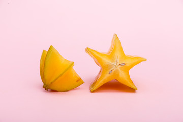 Obraz premium Star fruit carambola or starfruit with slice on pink background. Healthy fruit food.