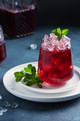 Red cockatil with ice and mint