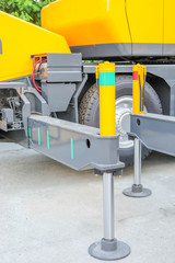 Hydraulic crane leg supports on concrete floor