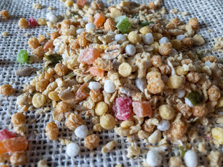 Useful flakes are scattered on the table.