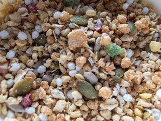 Useful flakes are scattered on the table.
