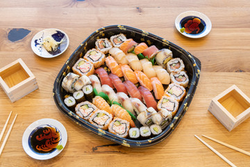 Fototapeta na wymiar sushi set