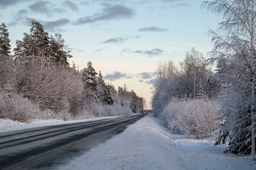 Obraz premium Winter country road in snowy winter day