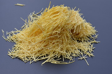 włoski , włoski makaron , makaron jajeczny, krajanka z kurkumą , makaron wałkowany , naturalny makaron , jajeczny ,jedzenie, makaron, izolowany, zółty, składnik, biała,  © Szymon