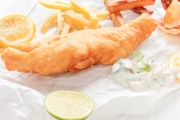 Backfisch mit Pommes Frites fish and Chips 