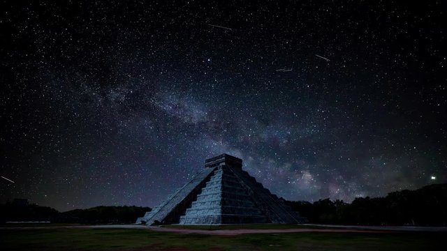 El Castillo Chichen Itza Maya Pyramid at Starry Night Timelapse UHD