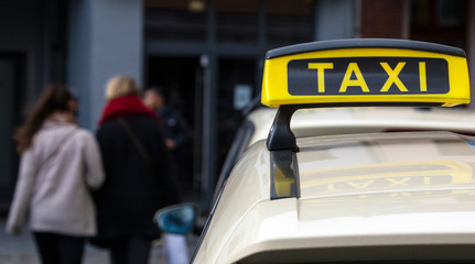 Taxi Sign - obrazy, fototapety, plakaty