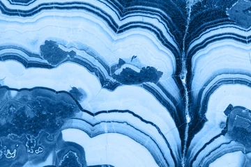Querschnitt durch abstraktes Fantasy-Mineral, Farbe des Jahres 2020 Pantone Classic Blue 19-4052 © lukszczepanski