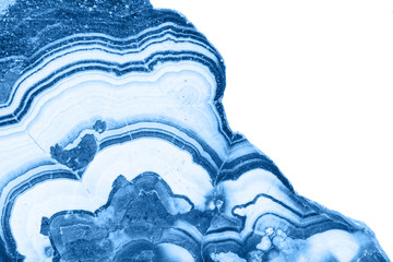 Querschnitt des abstrakten blauen Fantasy-Minerals, Farbe des Jahres 2020 Pantone Classic Blue 19-4052 © lukszczepanski