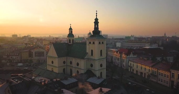 kości&oacute;ł Rzesz&oacute;w o wschodzie słońca