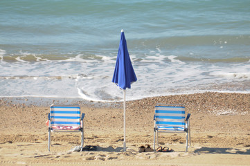 Sillas en la playa