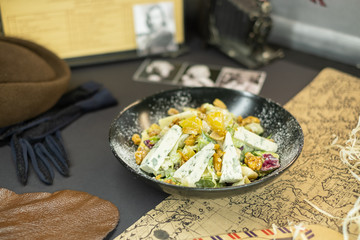 Salad with blue cheese and shrimps