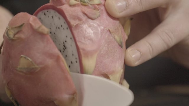 Kochen Drachenfrucht schneiden