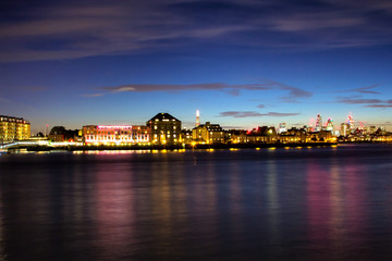 Fototapeta na wymiar Sunset over London skyline