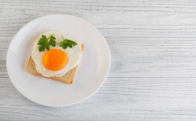 fried egg bread parsley sandwich wooden background