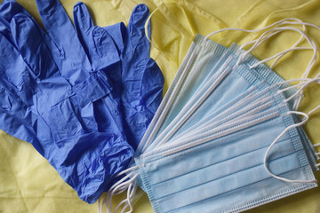 Infektionsschutz: Handschuhe, Mund/Nasenschutz, Kittel