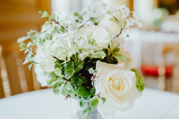 Bouquet de fleurs et décoration de table