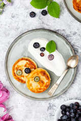 Cottage cheese pancakes with blueberries, sour cream