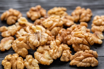Walnut slices peeled
